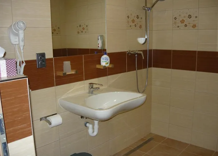 - Lena 3* Hradec Králové