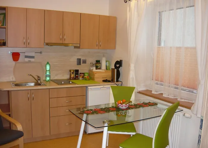 - Lena 3* Hradec Králové