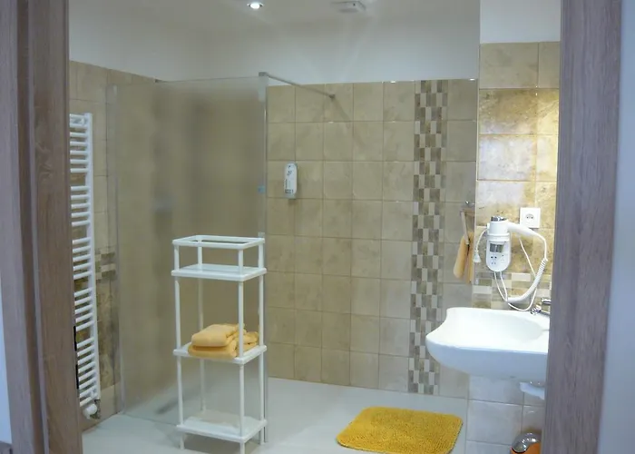 - Lena Maison d'hôtes 3*